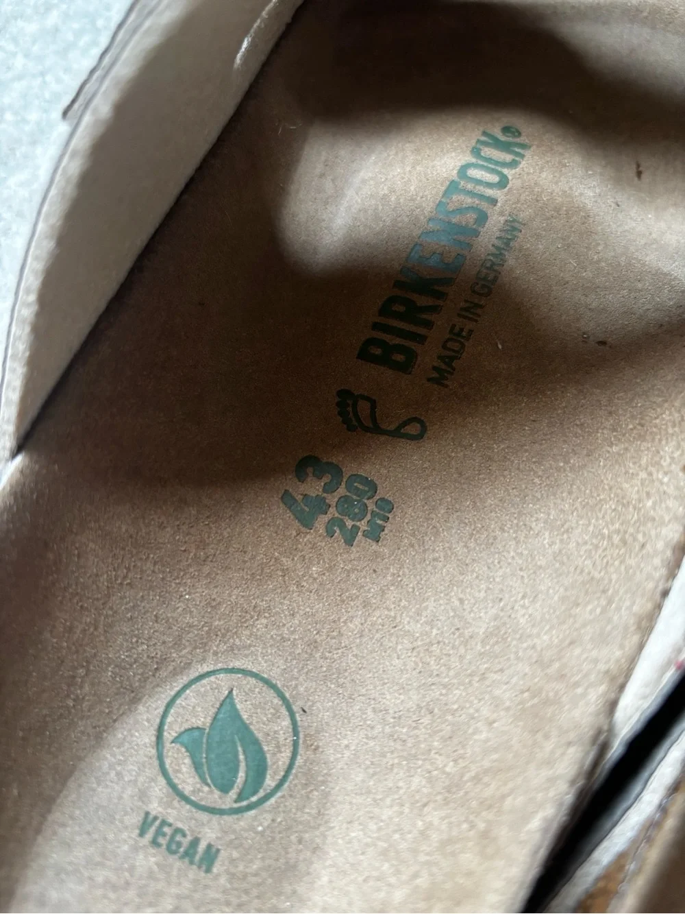 Birkenstock Arizona Vegan Slide Sandals Light Tan Men's Size 10 / EU 43 New